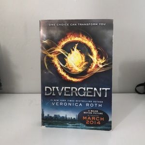 Divergent by Veronica Roth